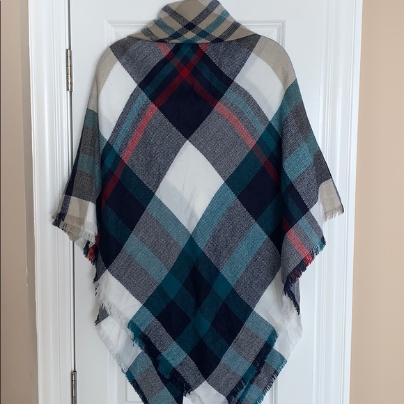 Plaid Poncho / Cape - Picture 3 of 4
